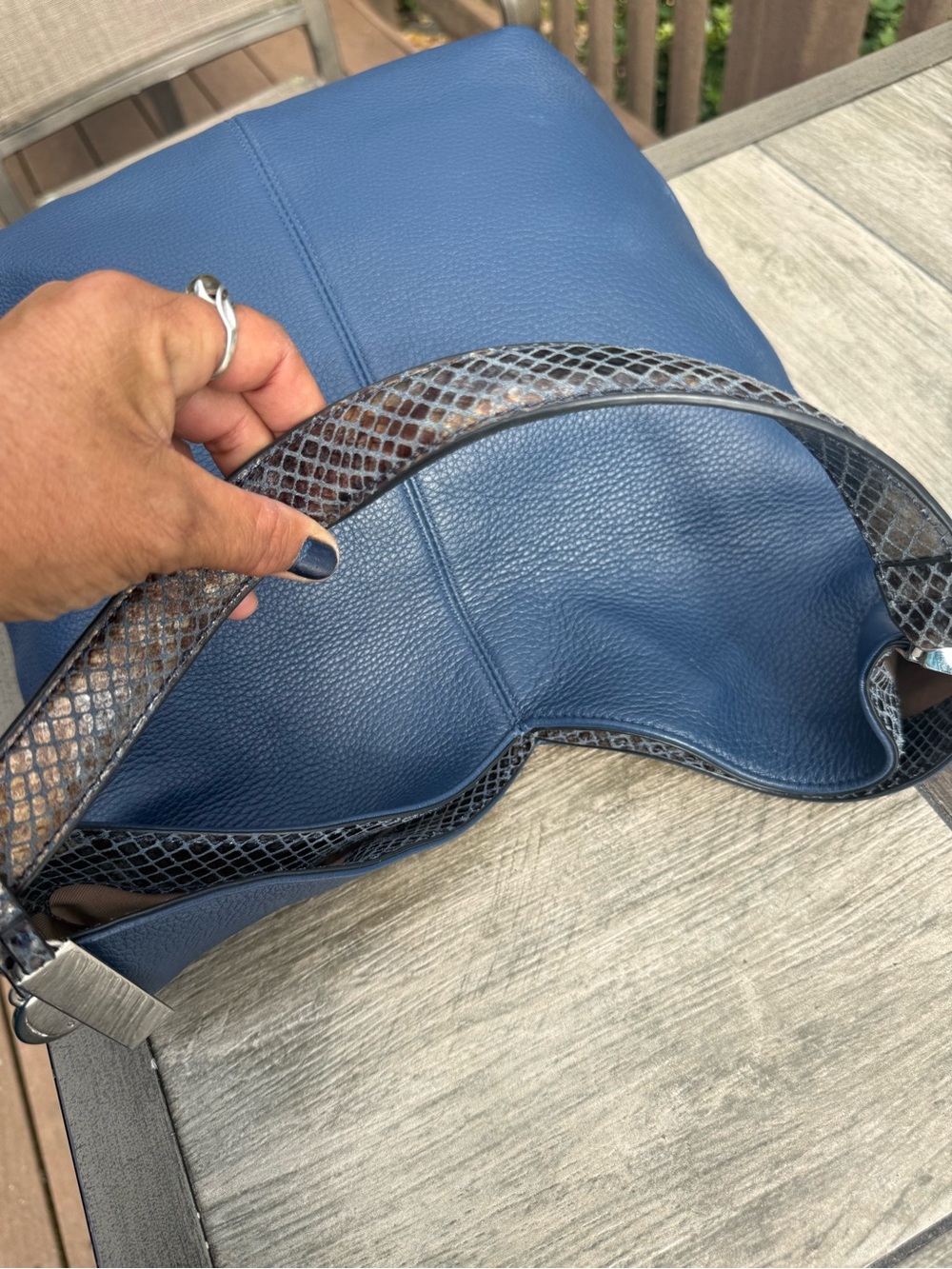 EUC G.I.L.I. (Got It Love It) pebbled leather slouchy hobo Blue bag - Picture 8 of 10